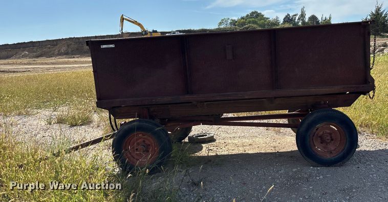 image for item ET4610 McCormick dump trailer