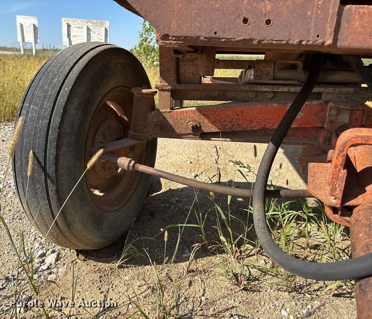 image for item ET4610 McCormick dump trailer