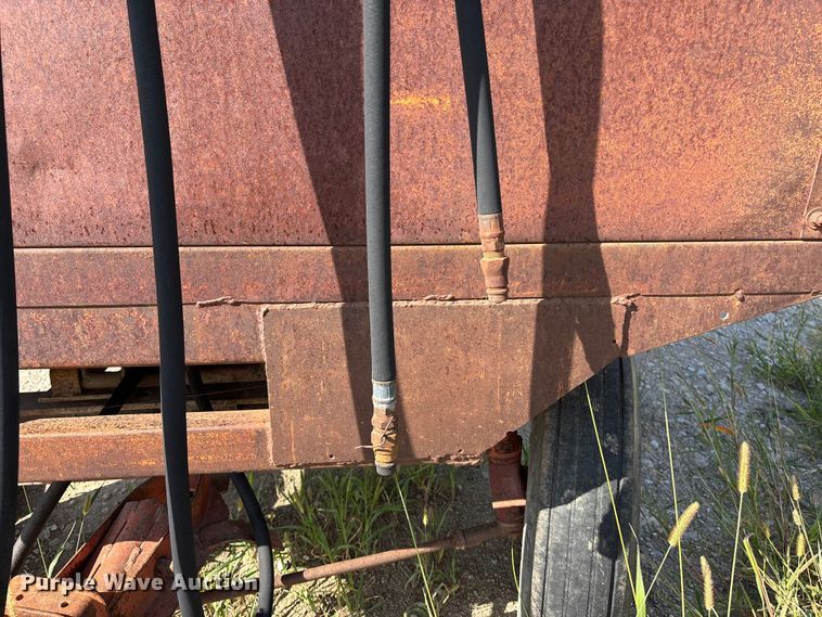 image for item ET4610 McCormick dump trailer