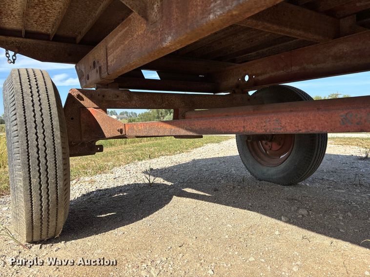 image for item ET4610 McCormick dump trailer