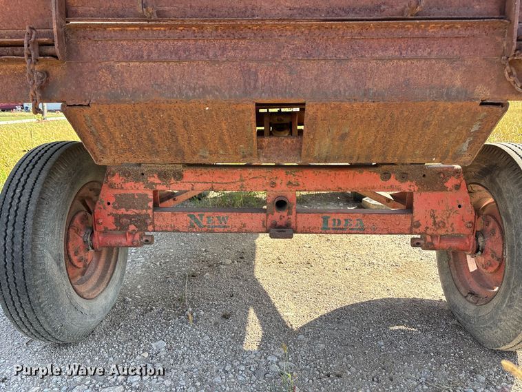 image for item ET4610 McCormick dump trailer