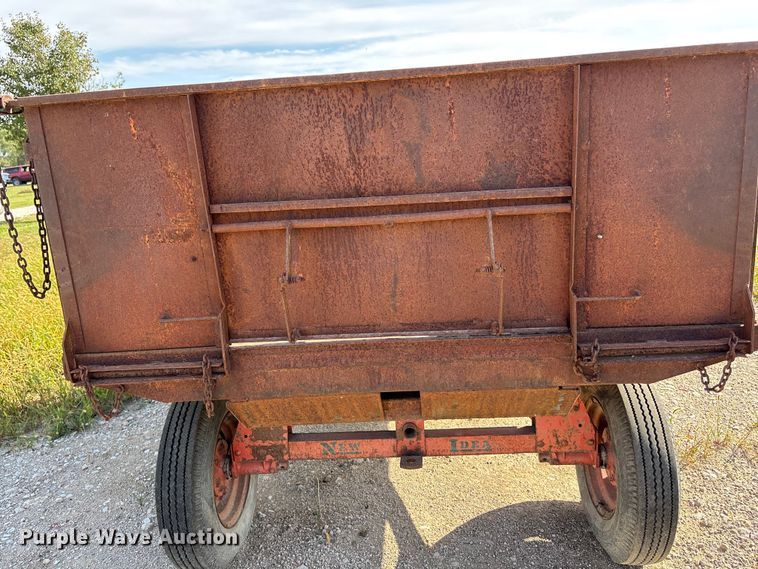 image for item ET4610 McCormick dump trailer