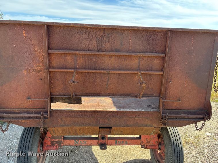 image for item ET4610 McCormick dump trailer