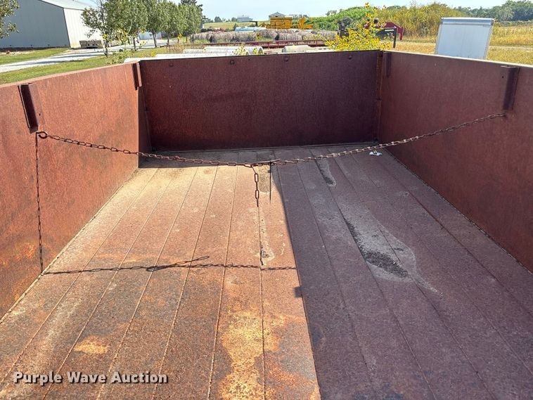 image for item ET4610 McCormick dump trailer