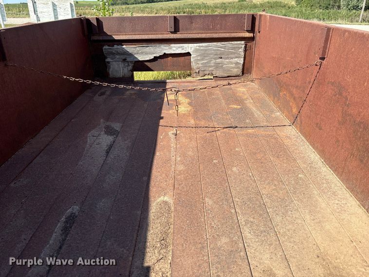 image for item ET4610 McCormick dump trailer