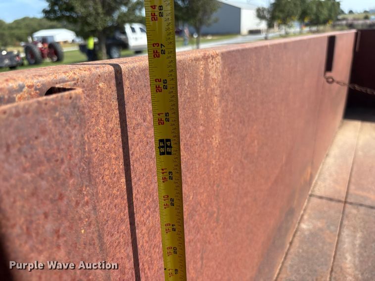 image for item ET4610 McCormick dump trailer