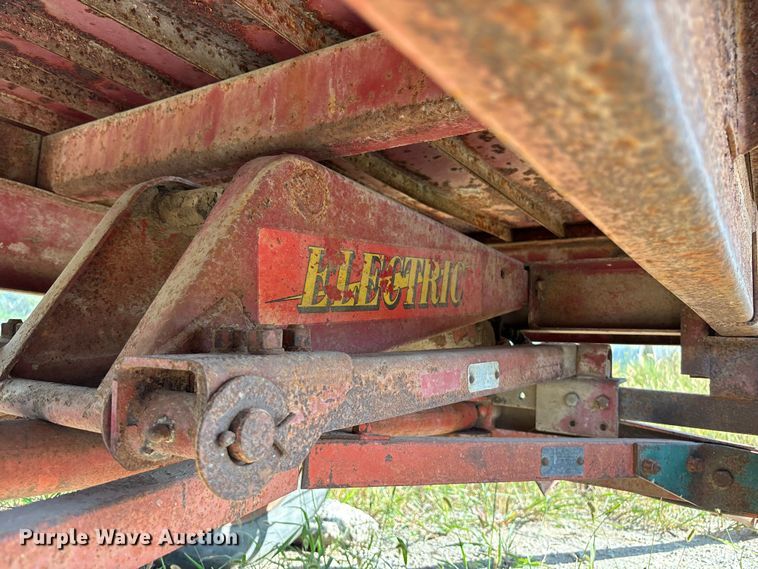 image for item ET4610 McCormick dump trailer