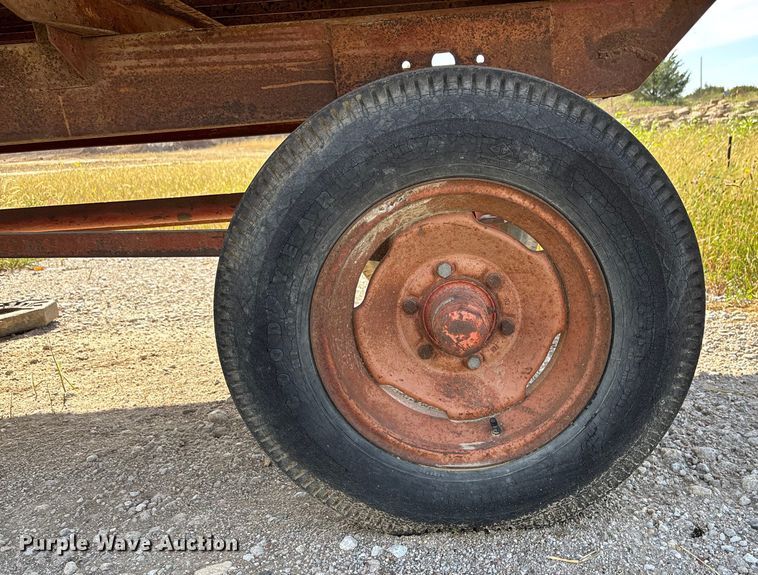 image for item ET4610 McCormick dump trailer