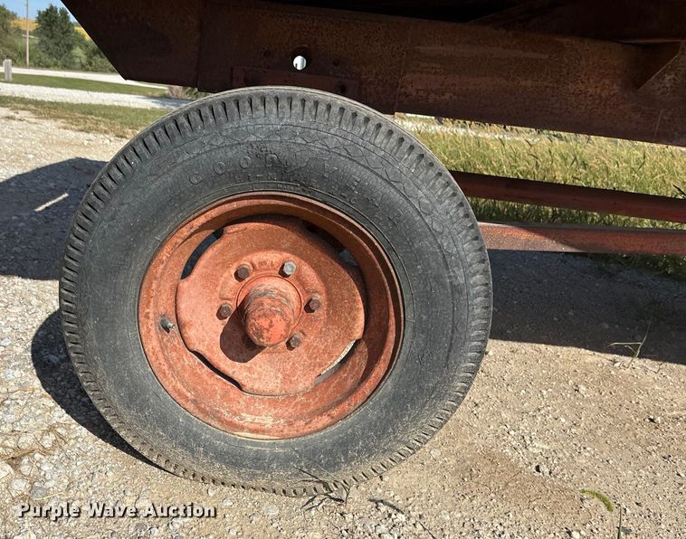 image for item ET4610 McCormick dump trailer