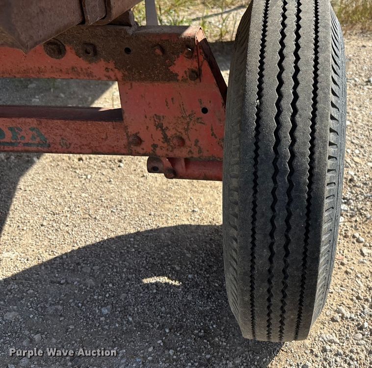 image for item ET4610 McCormick dump trailer