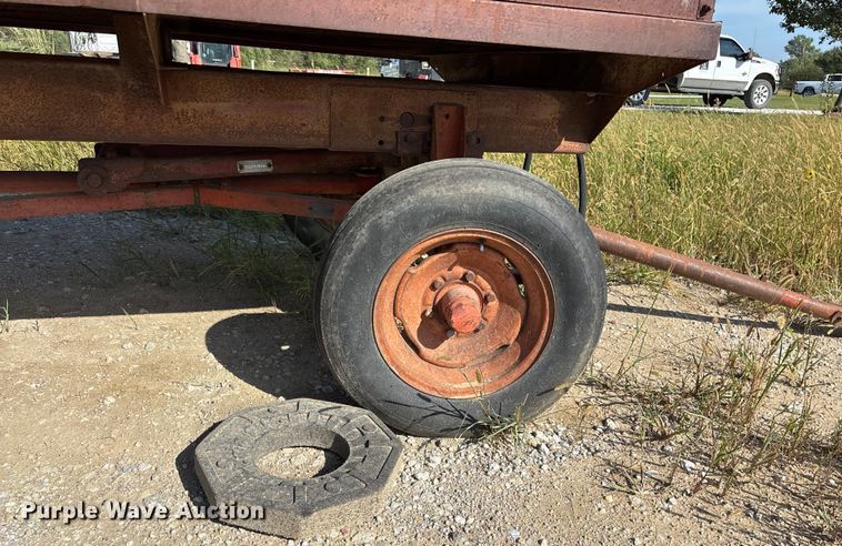 image for item ET4610 McCormick dump trailer
