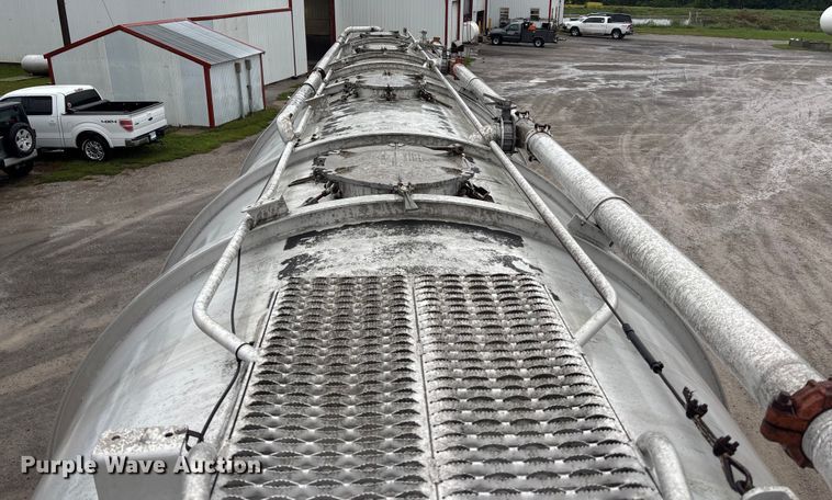 image for item ET4662 1996 Beall BAPS-180-4 pneumatic dry bulk trailer