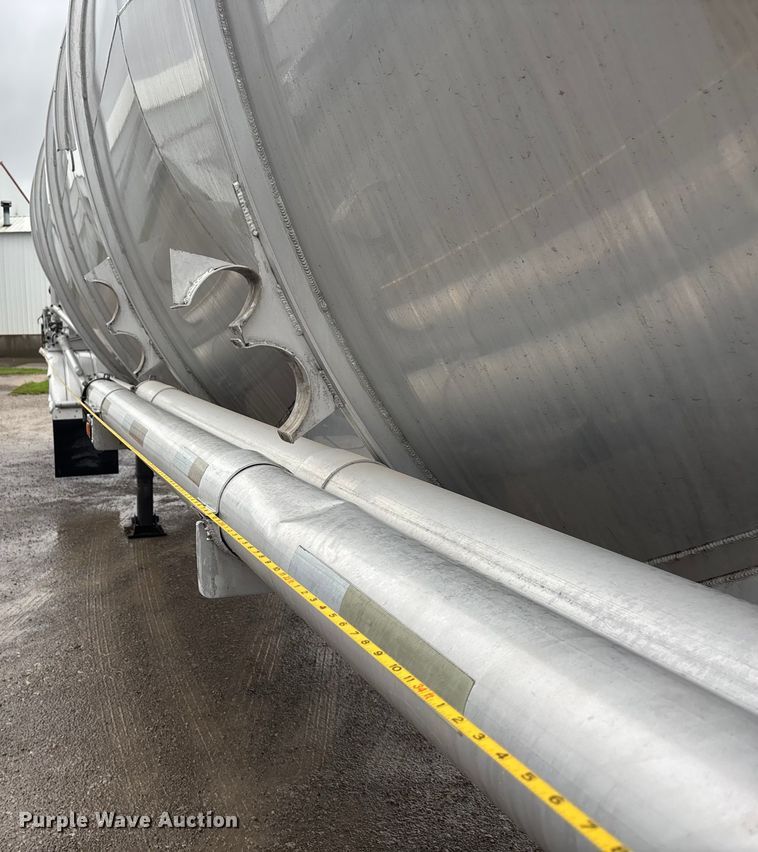 image for item ET4662 1996 Beall BAPS-180-4 pneumatic dry bulk trailer