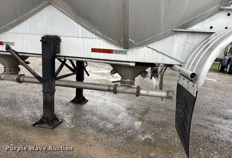 image for item ET4662 1996 Beall BAPS-180-4 pneumatic dry bulk trailer