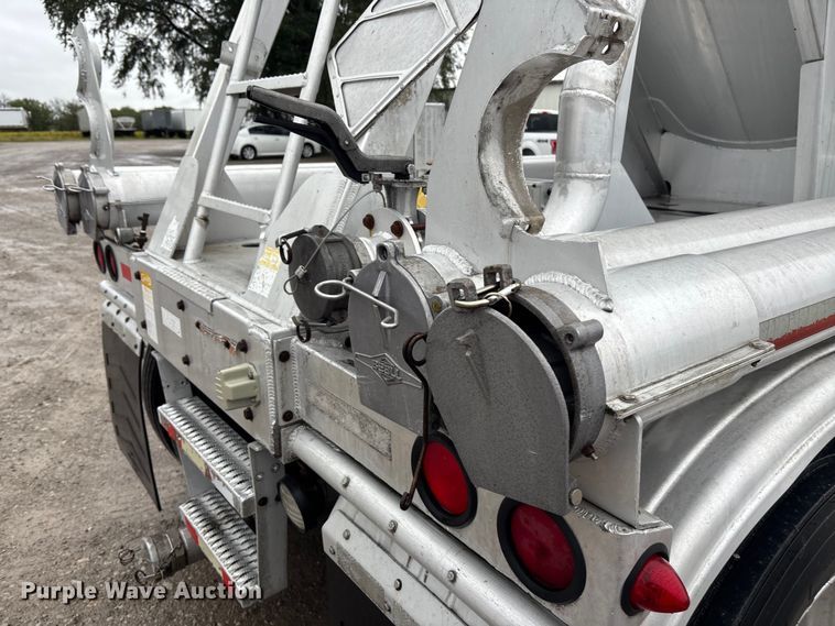 image for item ET4662 1996 Beall BAPS-180-4 pneumatic dry bulk trailer