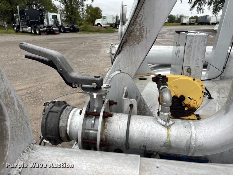 image for item ET4662 1996 Beall BAPS-180-4 pneumatic dry bulk trailer