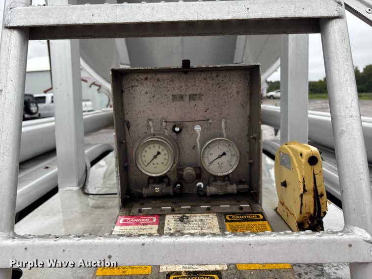 image for item ET4662 1996 Beall BAPS-180-4 pneumatic dry bulk trailer