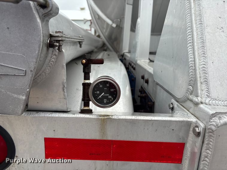 image for item ET4662 1996 Beall BAPS-180-4 pneumatic dry bulk trailer