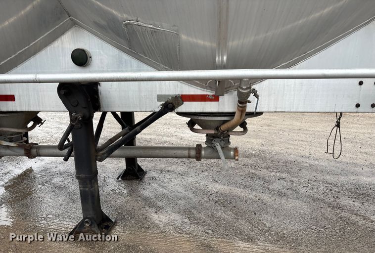 image for item ET4662 1996 Beall BAPS-180-4 pneumatic dry bulk trailer