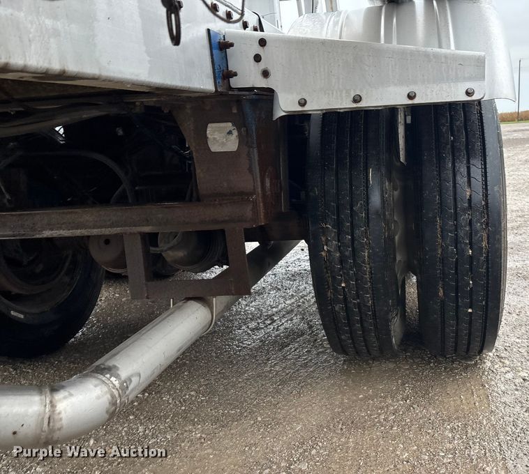 image for item ET4662 1996 Beall BAPS-180-4 pneumatic dry bulk trailer