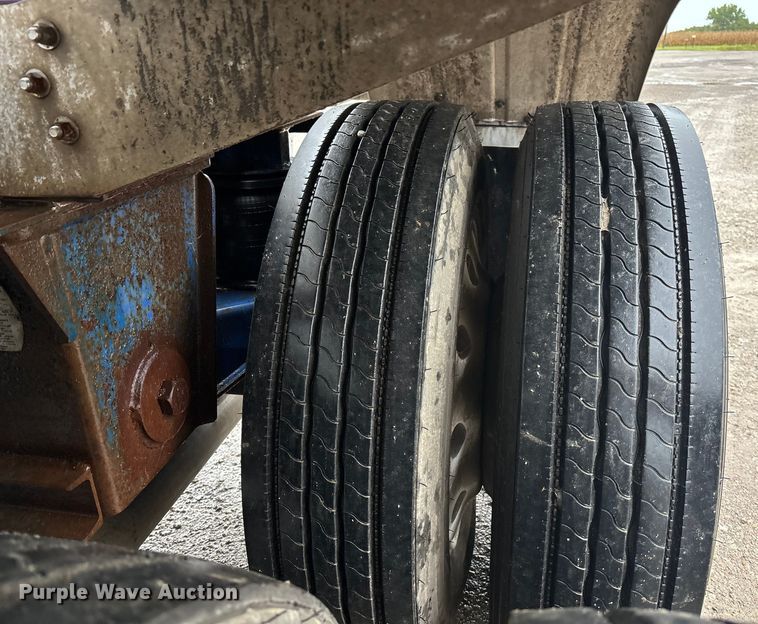 image for item ET4662 1996 Beall BAPS-180-4 pneumatic dry bulk trailer