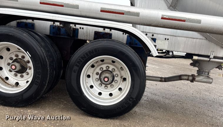 image for item ET4662 1996 Beall BAPS-180-4 pneumatic dry bulk trailer