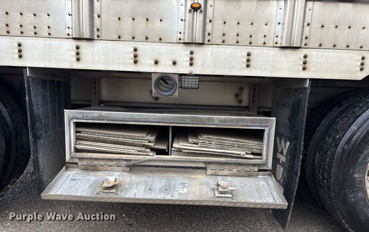 image for item ET4664 2012 Wilson PSDCL-402 livestock trailer