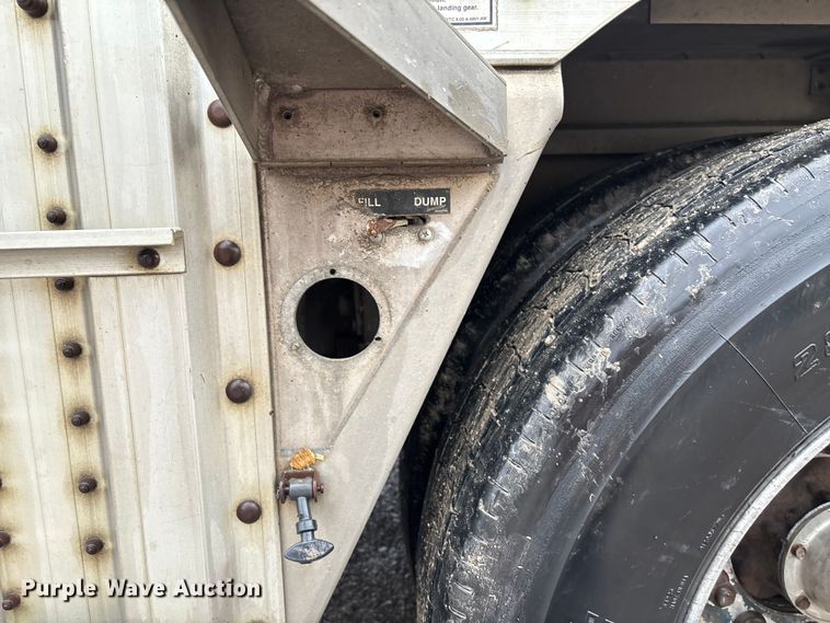 image for item ET4664 2012 Wilson PSDCL-402 livestock trailer