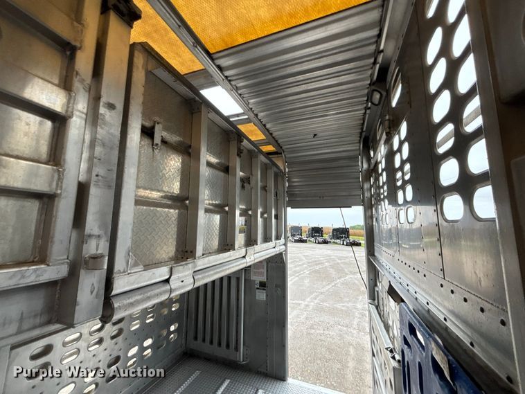 image for item ET4664 2012 Wilson PSDCL-402 livestock trailer