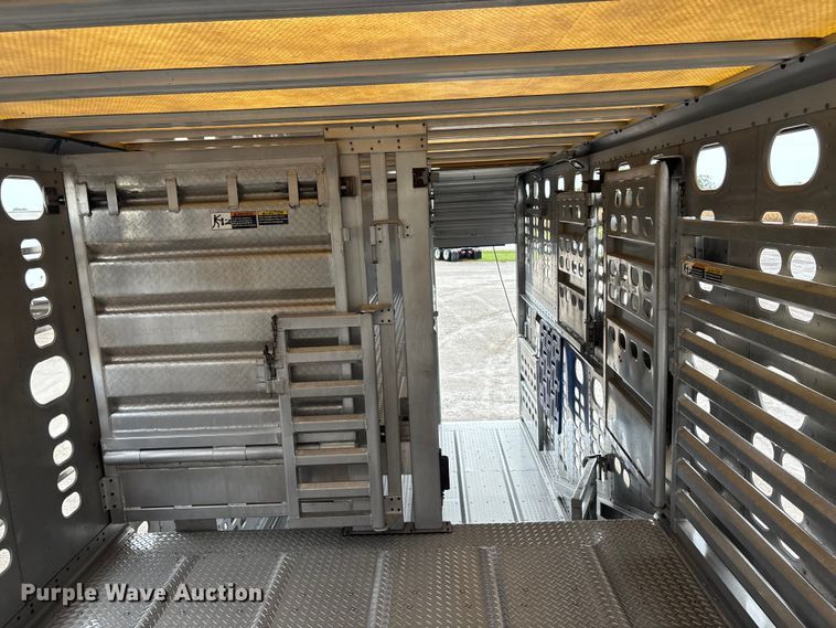 image for item ET4664 2012 Wilson PSDCL-402 livestock trailer