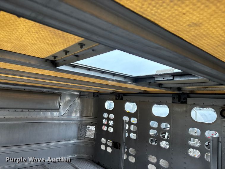 image for item ET4664 2012 Wilson PSDCL-402 livestock trailer