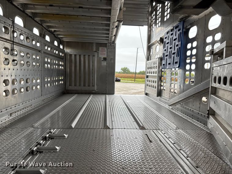 image for item ET4664 2012 Wilson PSDCL-402 livestock trailer