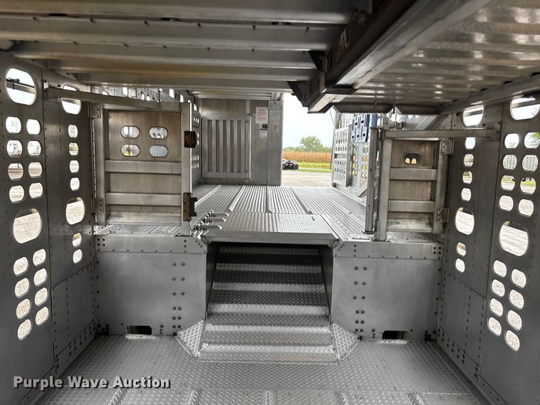 image for item ET4664 2012 Wilson PSDCL-402 livestock trailer