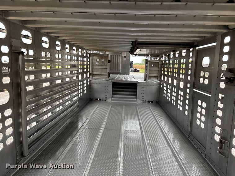 image for item ET4664 2012 Wilson PSDCL-402 livestock trailer