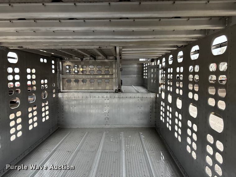 image for item ET4664 2012 Wilson PSDCL-402 livestock trailer