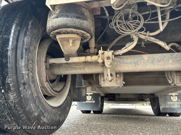 image for item ET4664 2012 Wilson PSDCL-402 livestock trailer