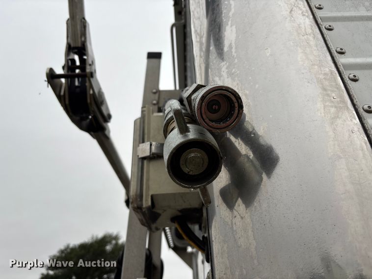 image for item ET4665 2011 Wilson DWBT-600 live bottom trailer