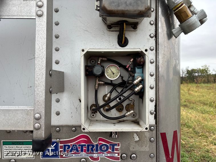 image for item ET4665 2011 Wilson DWBT-600 live bottom trailer