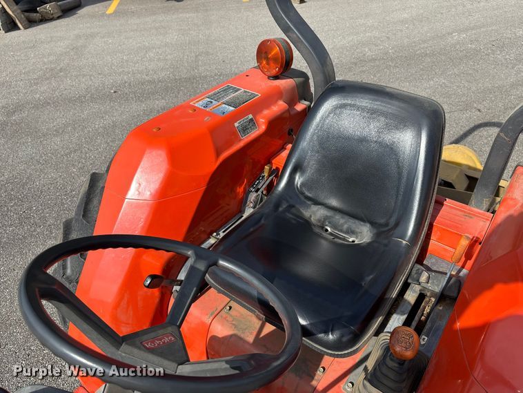 image for item ET4713 1994 Kubota L3600 MFWD tractor