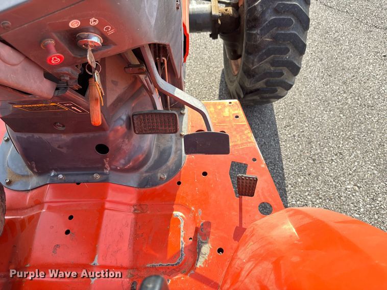 image for item ET4713 1994 Kubota L3600 MFWD tractor