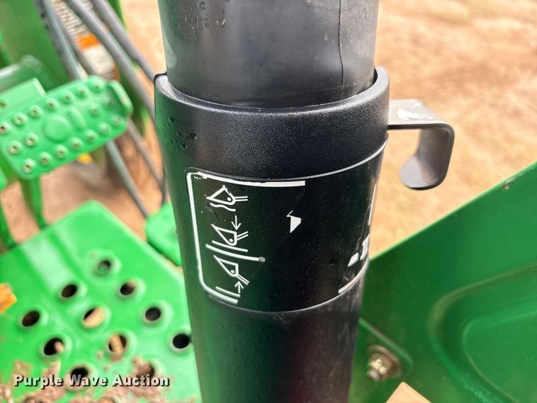 image for item EU4660 2010 John Deere 5055D tractor