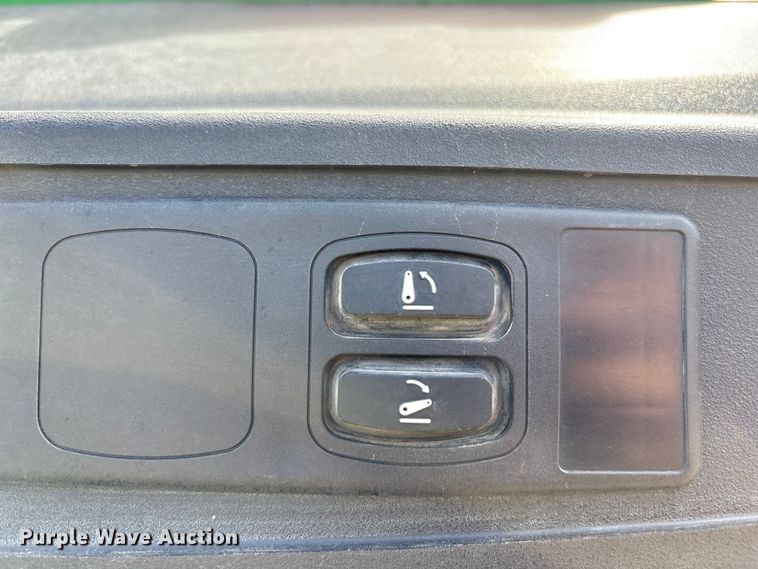 image for item EU4663 2020 John Deere 8R250 MFWD tractor