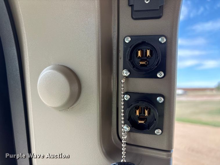 image for item EU4663 2020 John Deere 8R250 MFWD tractor