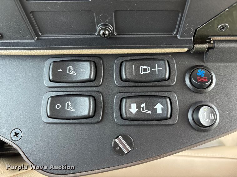 image for item EU4663 2020 John Deere 8R250 MFWD tractor