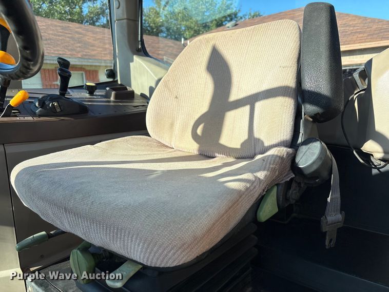 image for item EU4665 2005 John Deere 6415 tractor