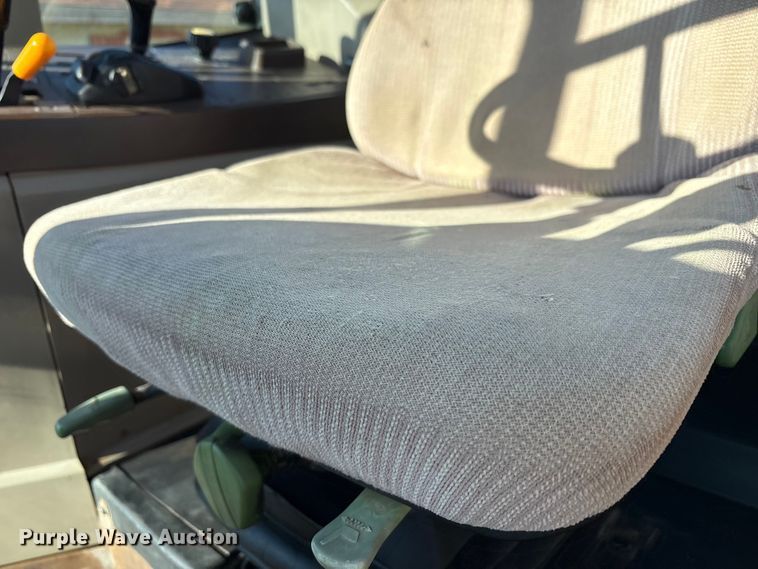 image for item EU4665 2005 John Deere 6415 tractor