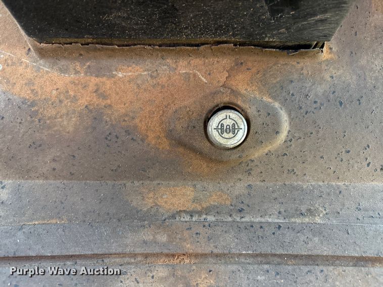 image for item EU4665 2005 John Deere 6415 tractor