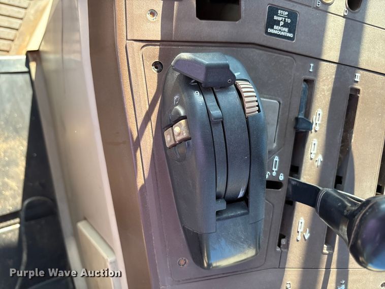 image for item EU4665 2005 John Deere 6415 tractor