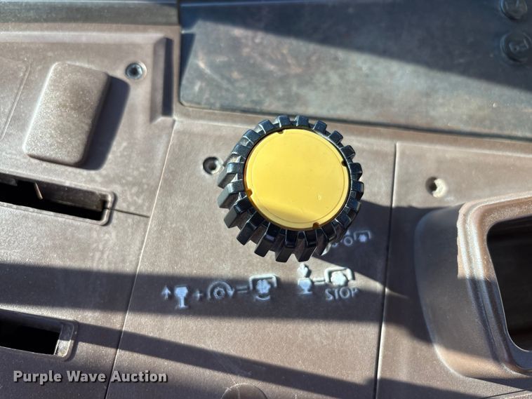 image for item EU4665 2005 John Deere 6415 tractor