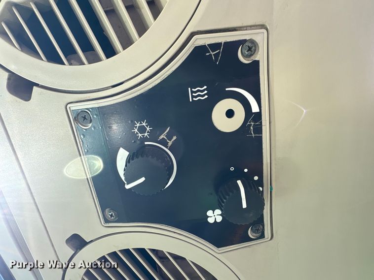 image for item EU4665 2005 John Deere 6415 tractor